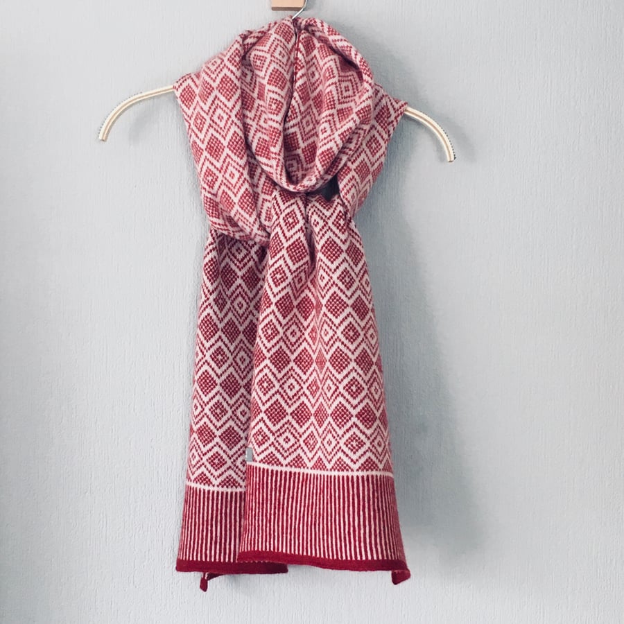 Scarf Merino Lambswool Scandi Scarf in natural white and berry red