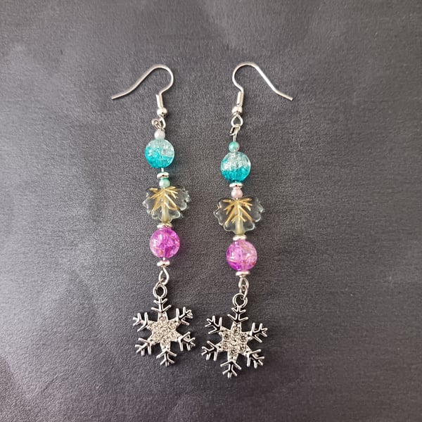 Silver frosty themed snowflake charm dangle earrings 