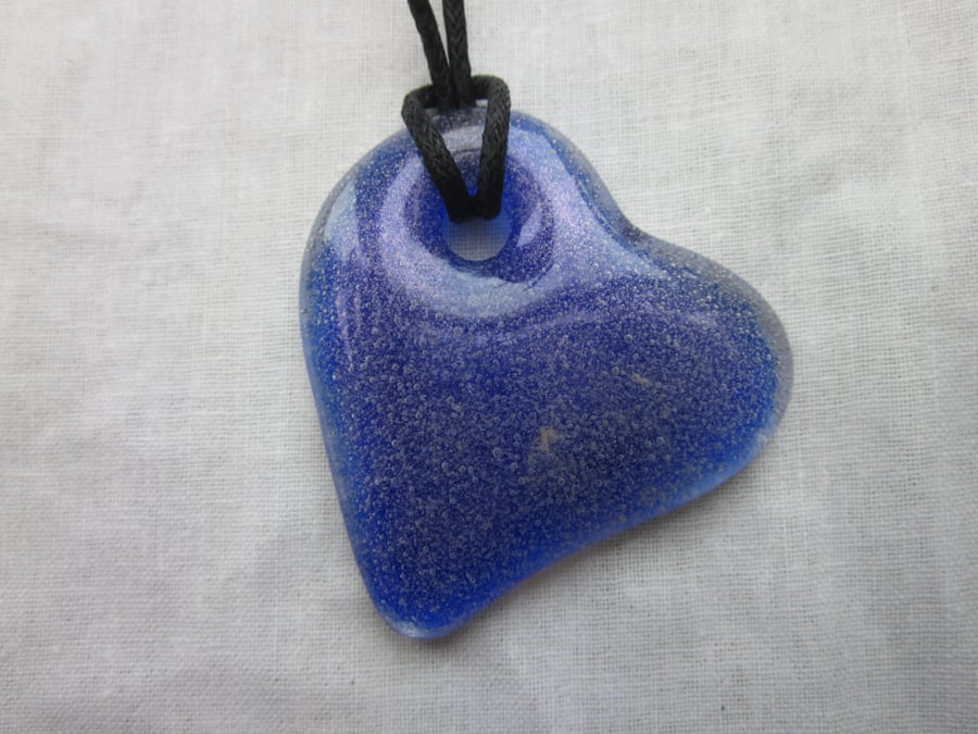 Handmade cast glass pendant - Heart of glass - Singing the blues 