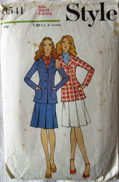 A vintage sewing pattern for a misses' blazer and skirt in size 10 (Style 3541)