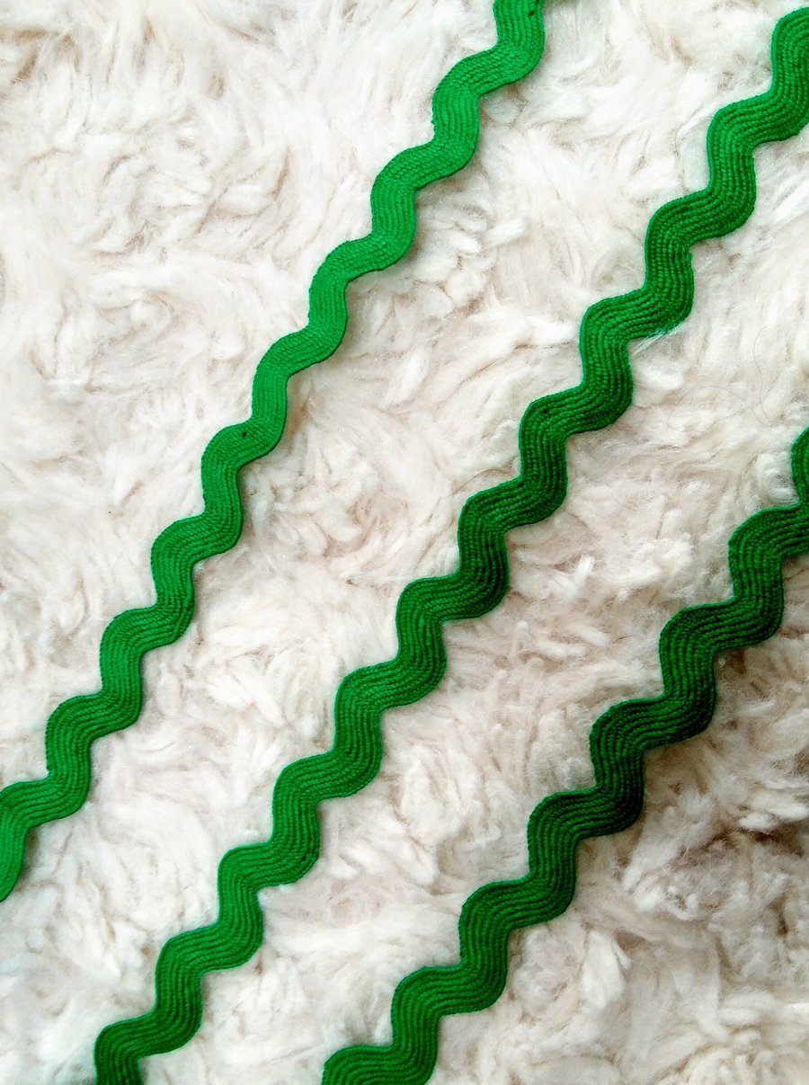 3 metres green narrow cotton RIC-RAC for sewing, card making, crafting