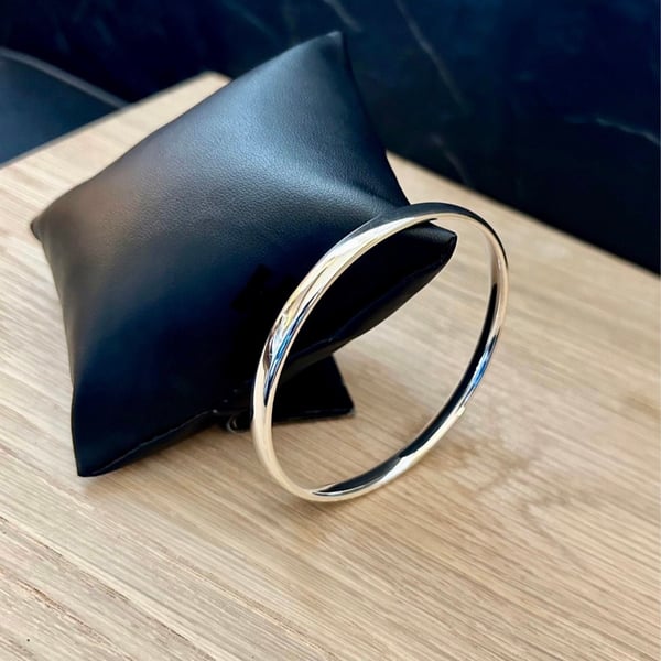 Afterglow - Sterling Silver bangle - 6x3mm oval - made to any size