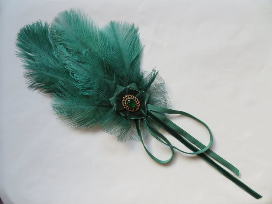 Regency Bottle Green Feather Fascinator – Velvet Ribbon Hair Clip Headpiece
