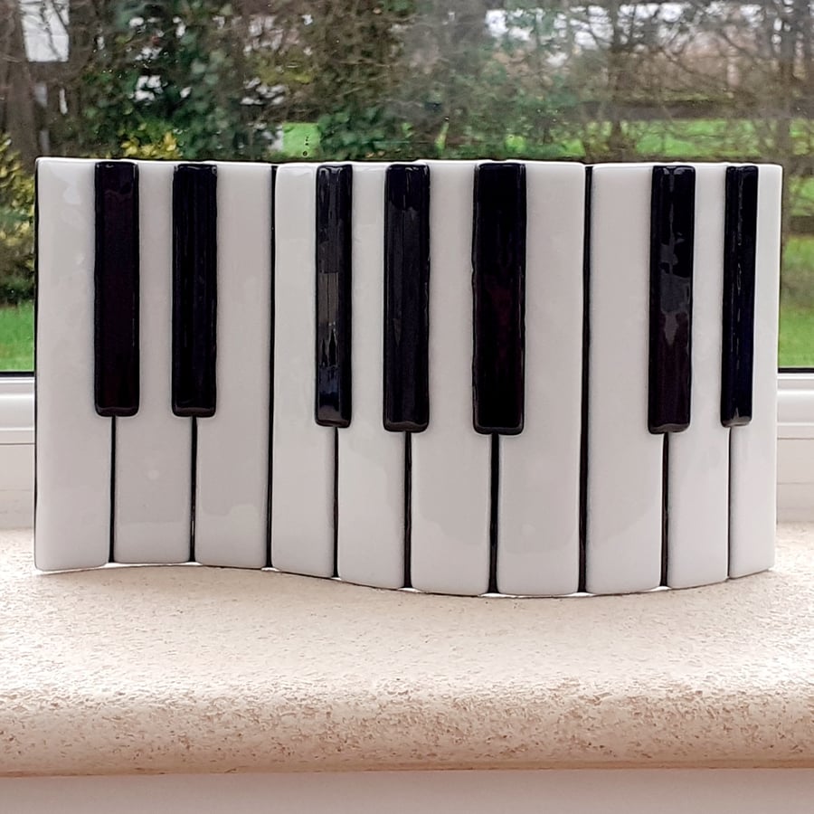 Fused glass piano keyboard standing wave decoration