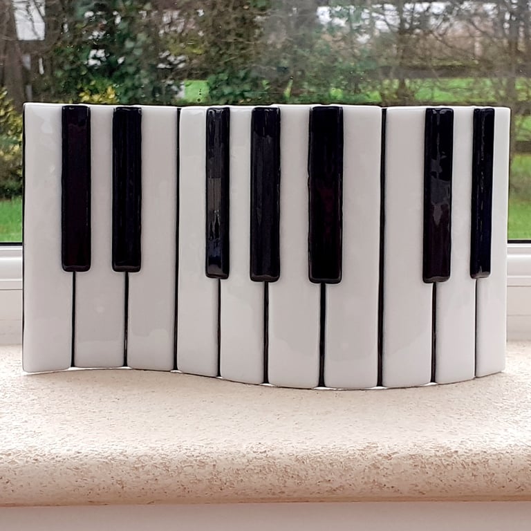 Fused glass piano keyboard standing wave decoration