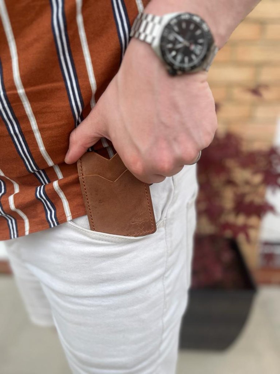 Leather card holder wallet in brown 