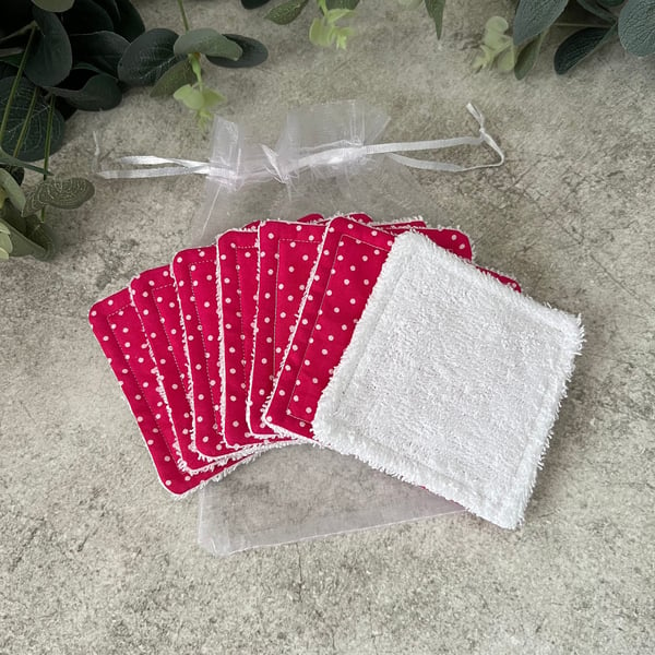 Fabric Pack of 7 Reusable Facial Wipes, Make-Up Remover Pads, Eco Friendly