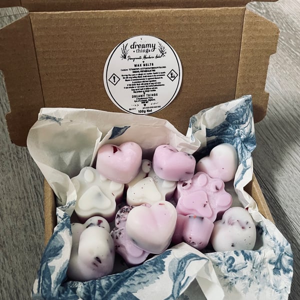 Pomegranate, mandarin and amber scented wax melt gift box