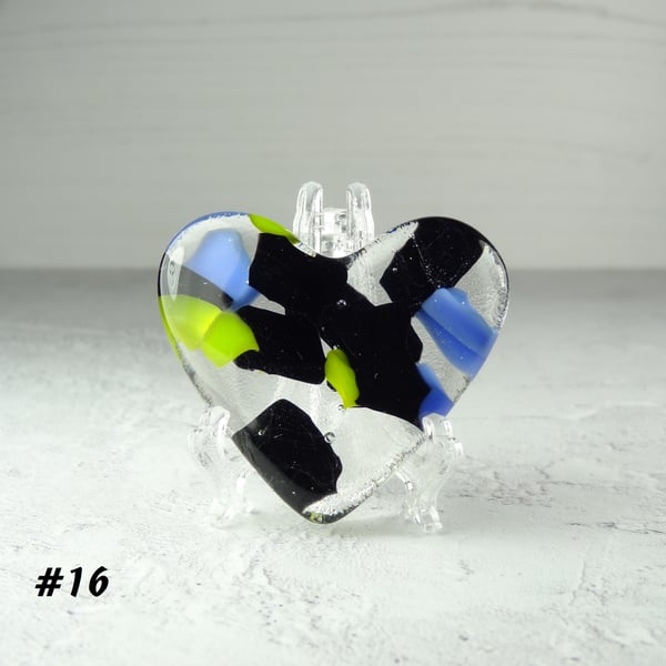 Black blue green fused glass heart pocket hug with stand, 5x4.5cm (16)