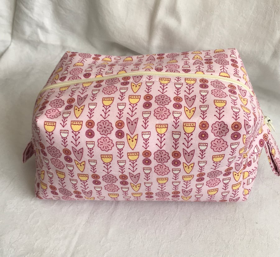 Beautiful Box Make Up Bag, Cosmetic Bag, Pretty Pink Make up Bag, Great Gift.