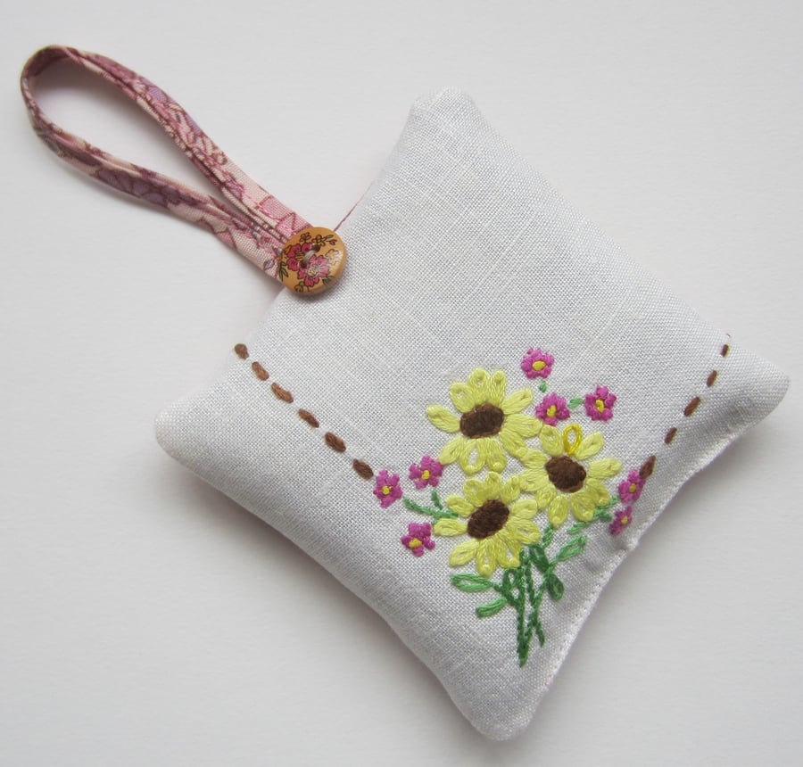 SALE Vintage Embroidered Floral Lavender Bag