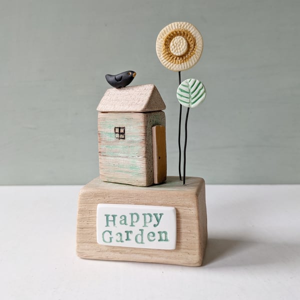  Little Garden Shed with Flower 'Happy Garden'