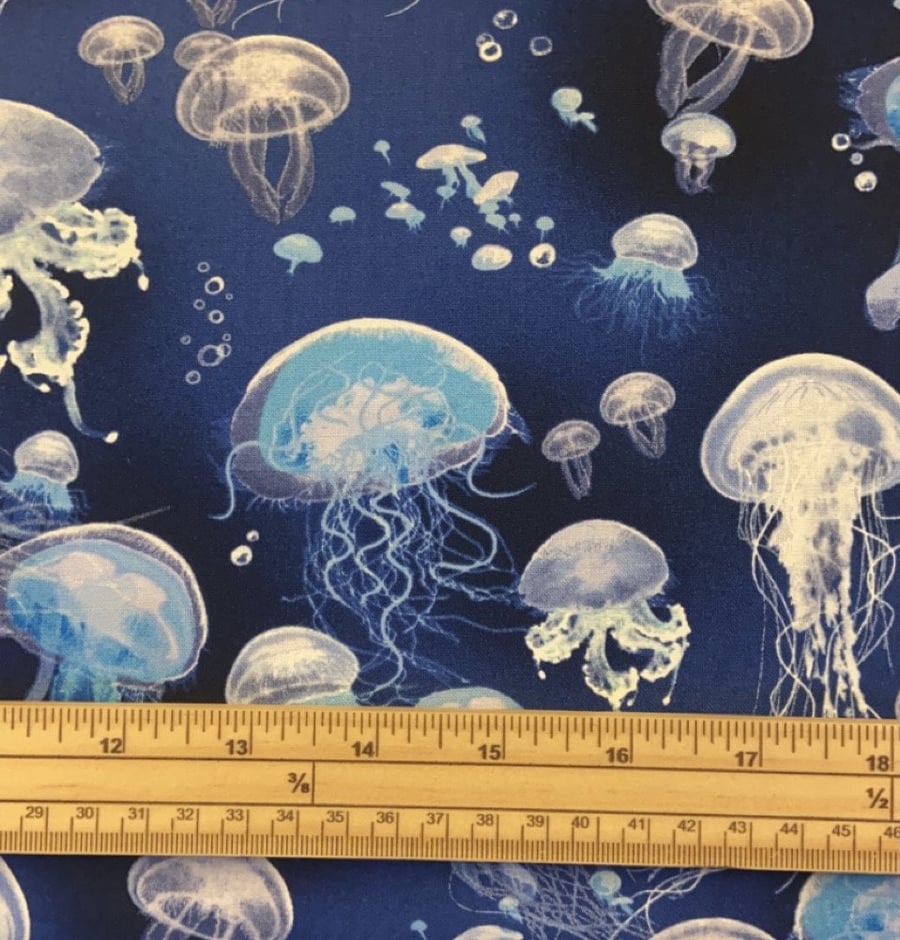 Fat Quarter Deep Sea Jellyfish Blue 100% Cotton Fabric