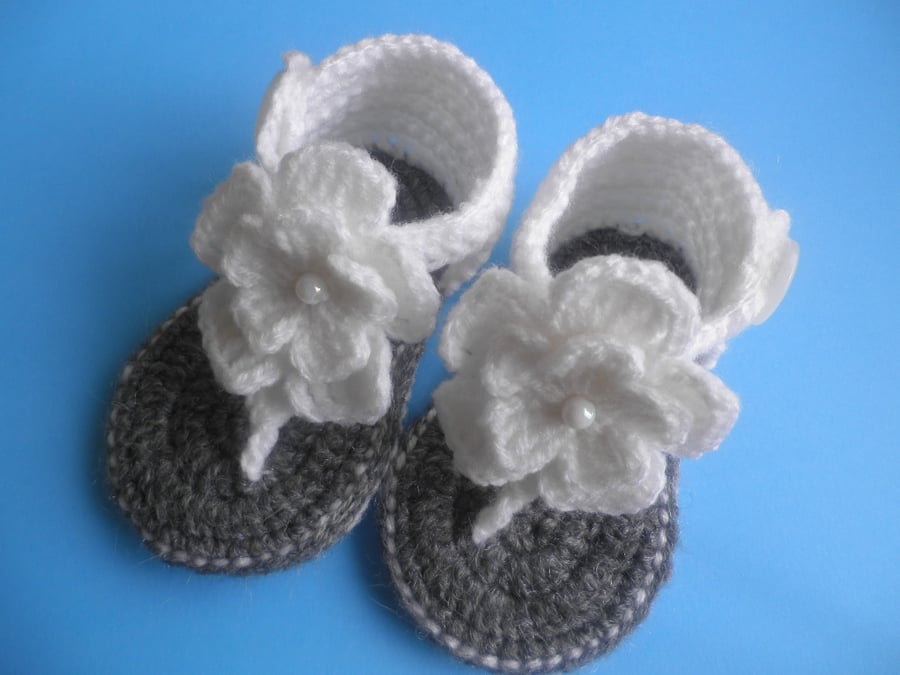 Crochet baby sandals