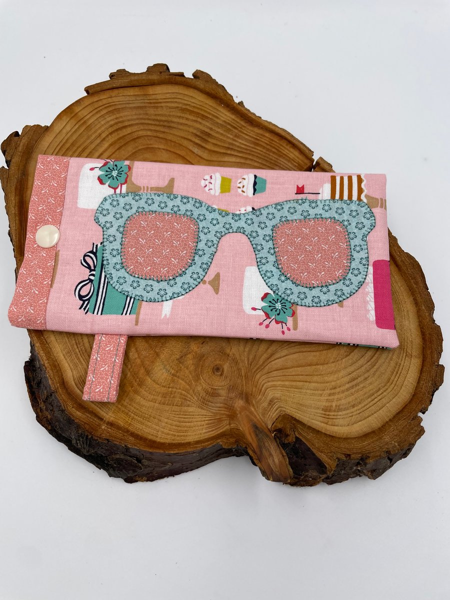 Cute appliqué glasses case