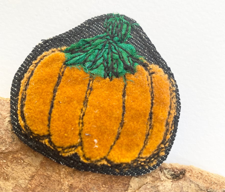 Upcycled Halloween pumpkin brooch pin or badge. 