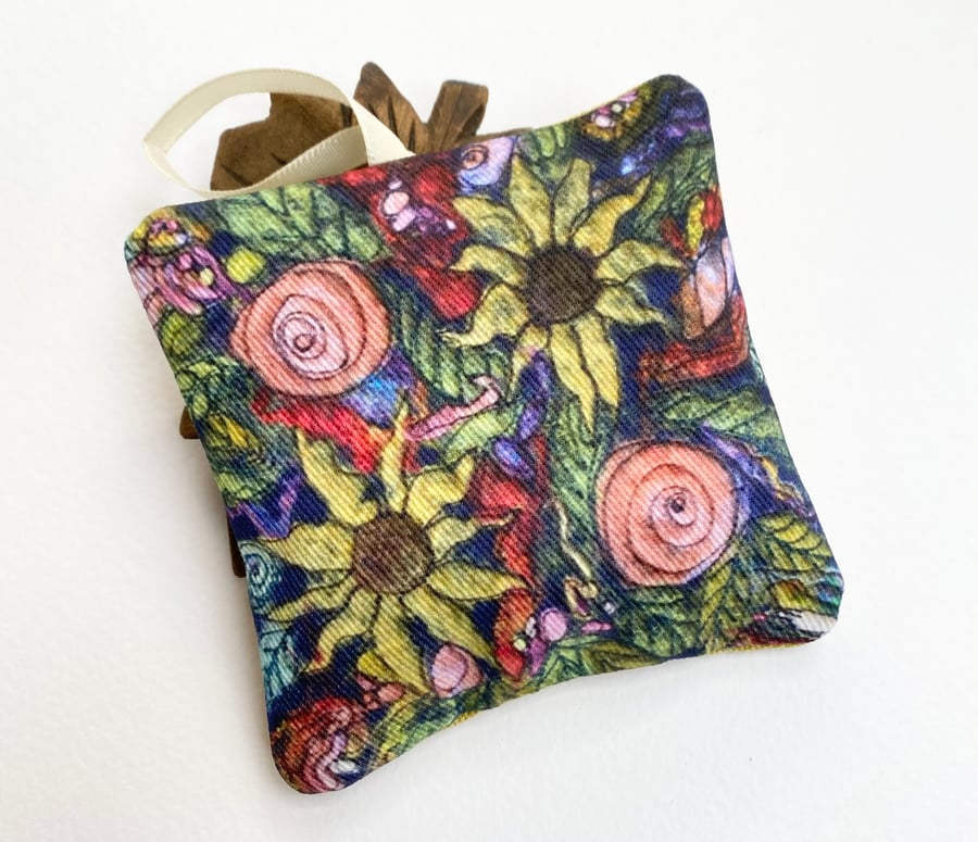 Handmade flower lavender hanging bag with ribbon, scented gift. 