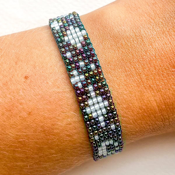 Moon & Star Beaded Loom Bracelet in Shimmering Black Alabaster