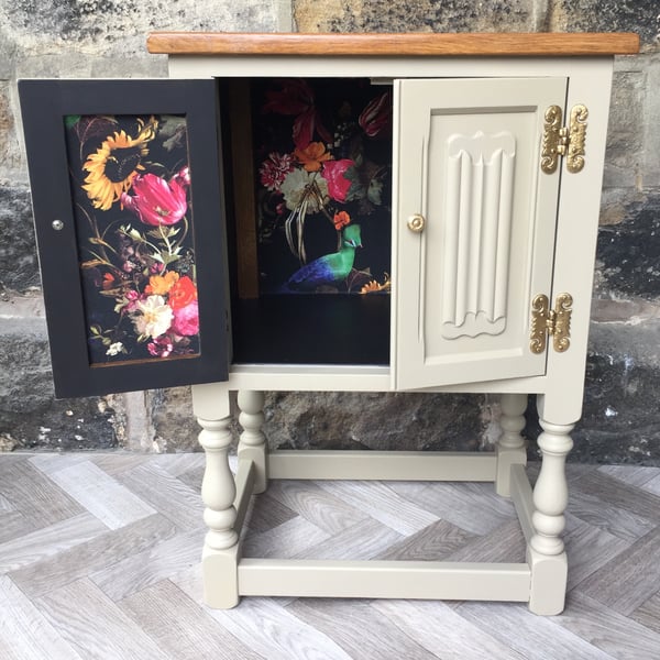 Oak Charm cabinet, in light khaki with botanical interior