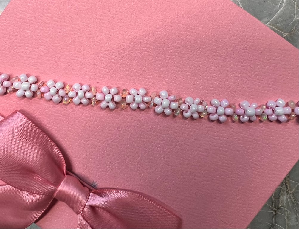 Daisy chain bracelet with ethiopian opal chips