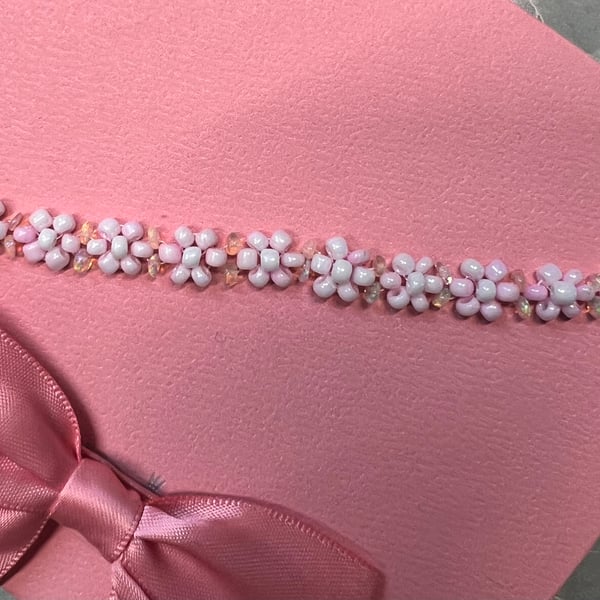 Daisy chain bracelet with ethiopian opal chips