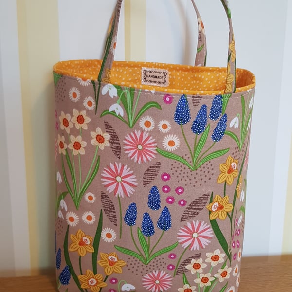 Gift bag: spring flowers 