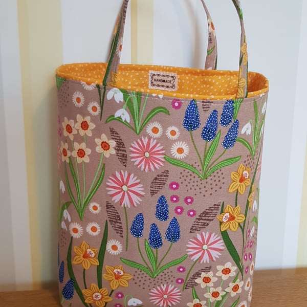 Gift bag: spring flowers 