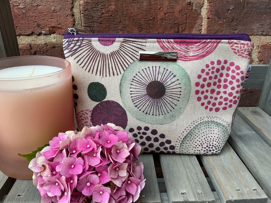 Abstract Mauve Circles Zip Pouch