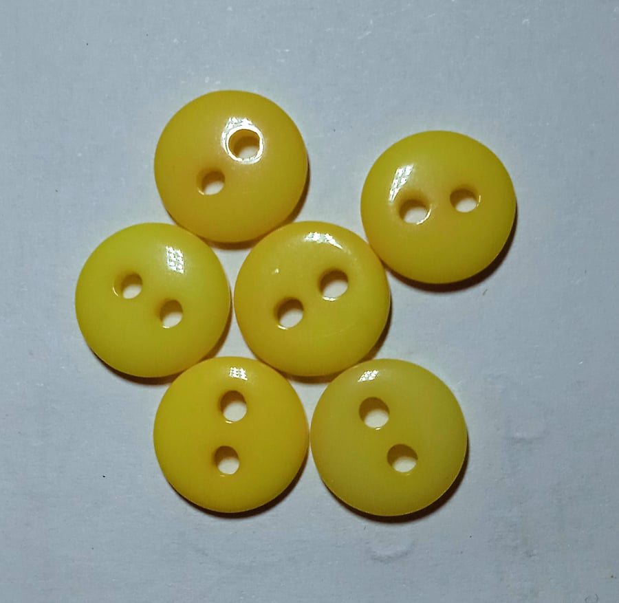 6 x  Small Yellow 2 Hole Plastic Buttons 