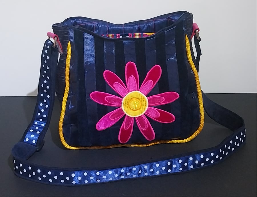 The Happy Pink Daisy Handbag