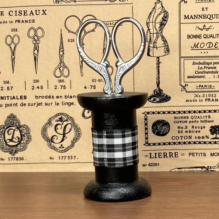 Scissor stand with scissors 