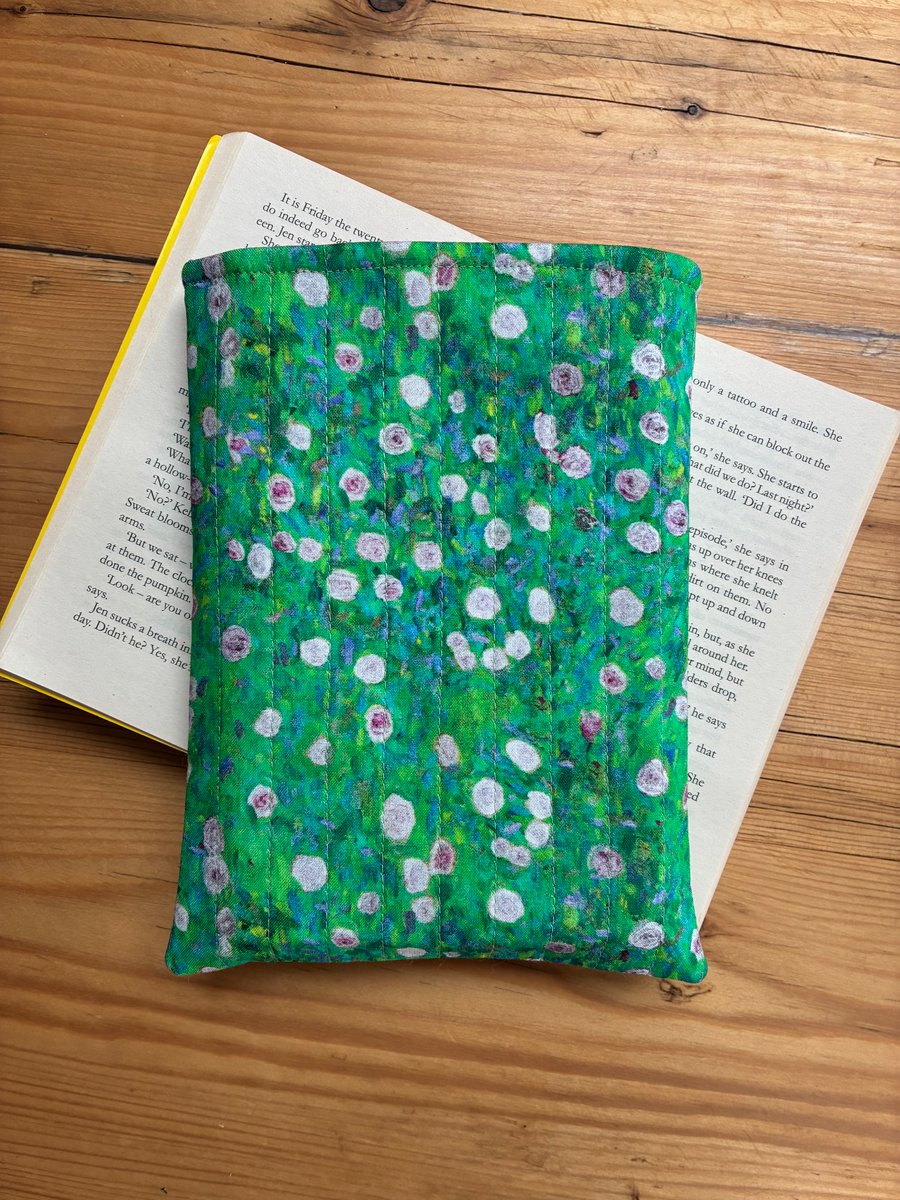 Klimt White Roses Design Quilted Fabric Book Sleeve - Paperback Size 