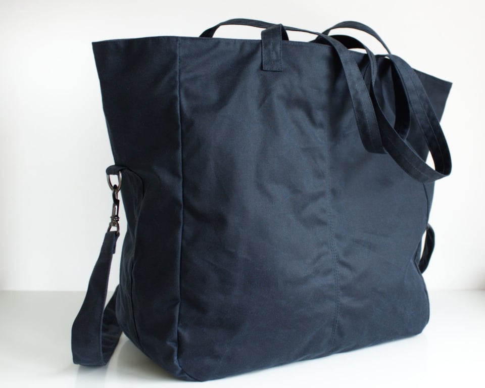 Minimal convertible tote bag shopper in blue by Minus