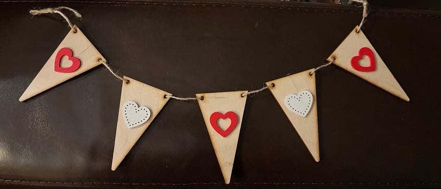 Miniature heart shaped bunting