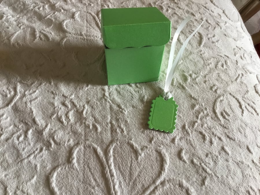 Gift box. Gift box for jewellery. Self assembly box. Wedding favour box.  CC467