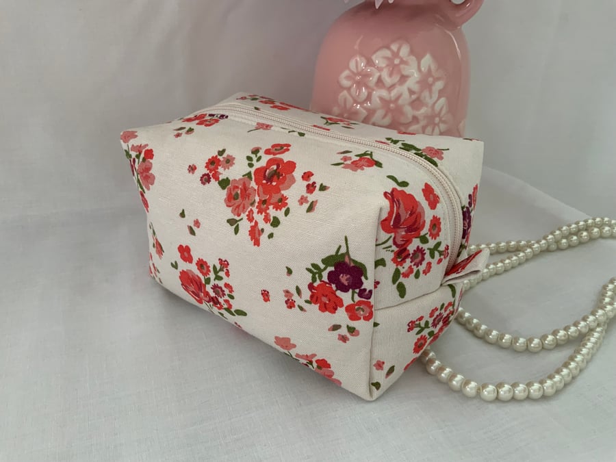 Boxy Cosmetic Bag, Square Zipped Purse, Travel Pouch, Make up Bag