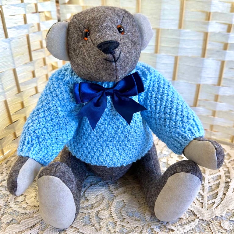 Edgar: Dressed Artist Bear 35cm (13.5")