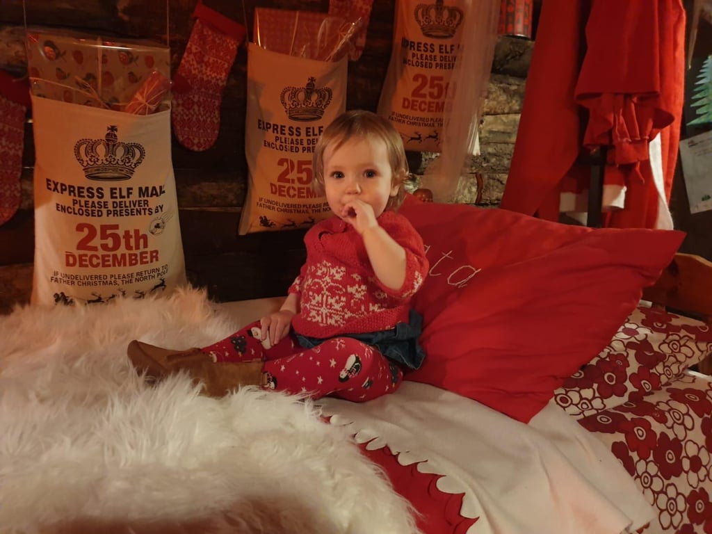 Infants Christmas jumper knitting pattern