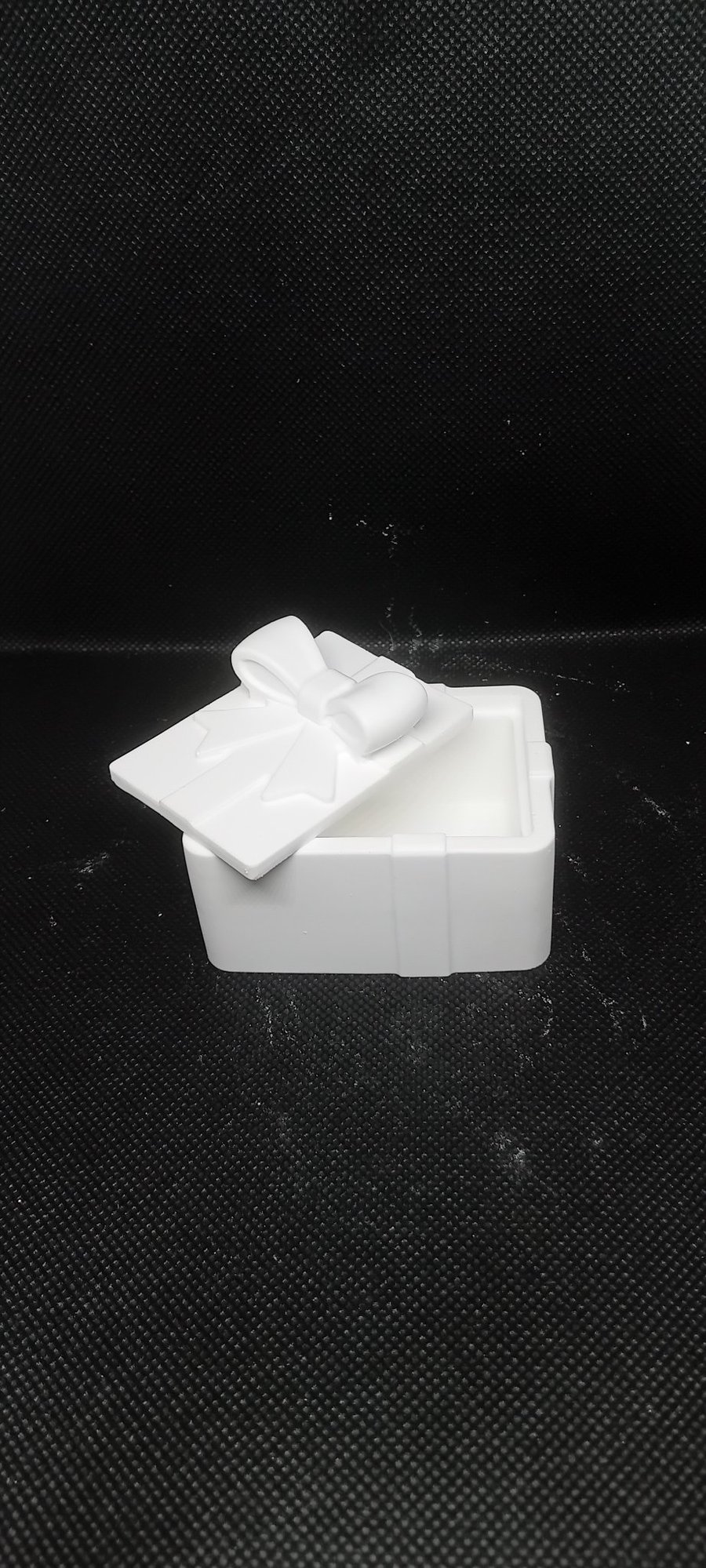 Trinket box with lid