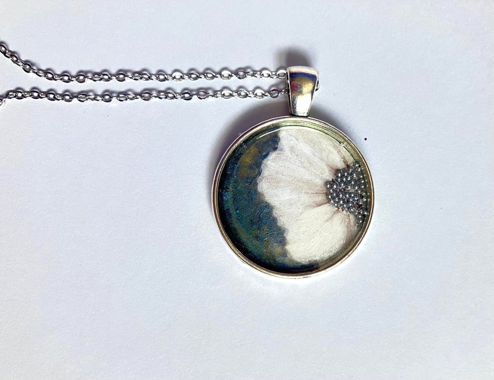 Floral Pendant Necklace