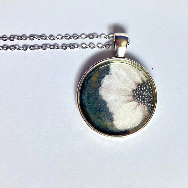 Floral Pendant Necklace