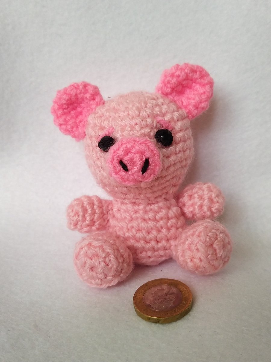 Pink Piggy amigurami Pocket Pal