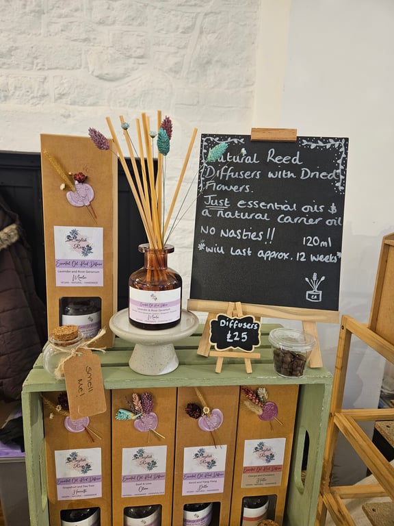 Essential Oil Reed Diffuser with Dried Flowers - Harriette 