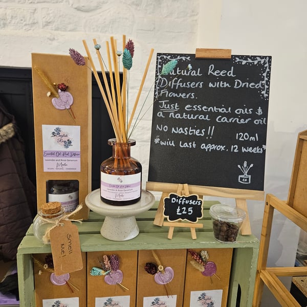 Essential Oil Reed Diffuser with Dried Flowers - Harriette 