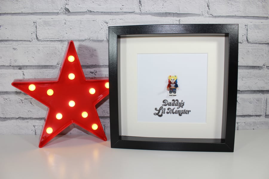 HARLEY QUINN - SUICIDE SQUAD - FRAMED CUSTOM MINIFIGURE - AWESOME