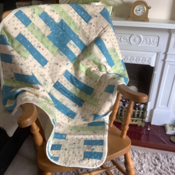 Peter Rabbit cot quilt