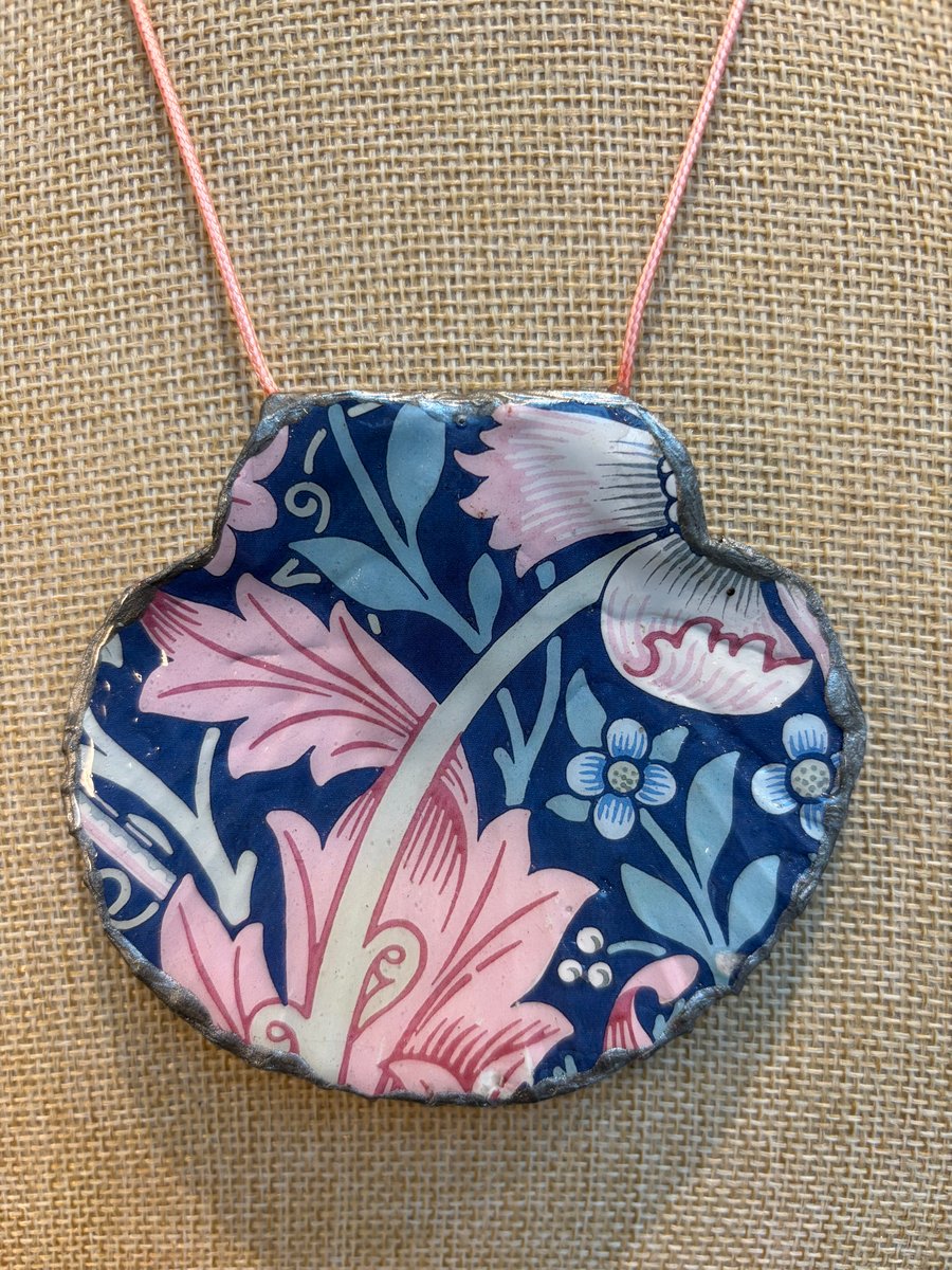 Blues William morris shell necklace 