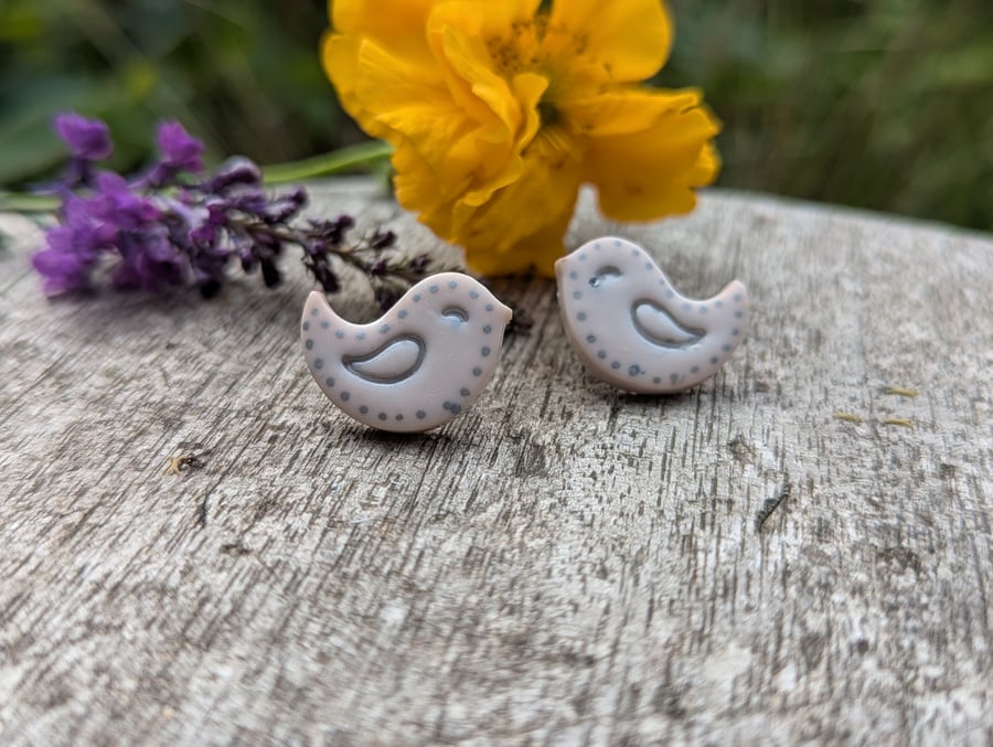 White bird stud earrings 