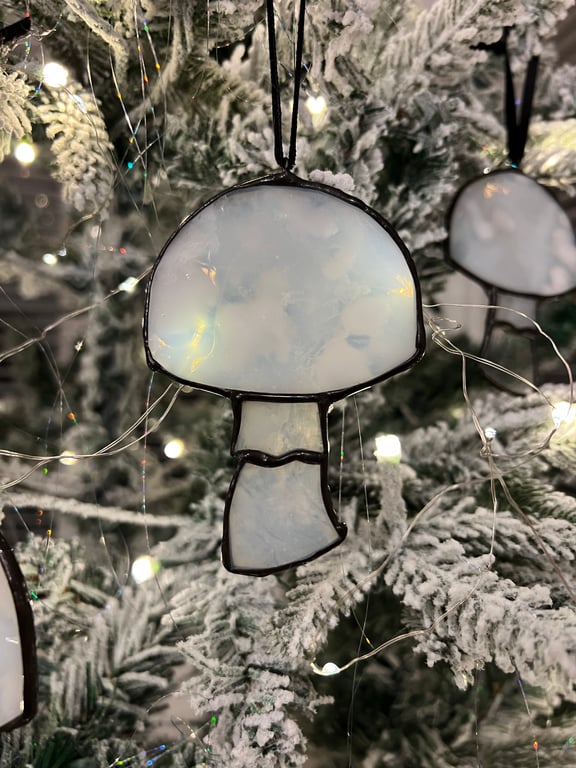 White and clear mottled stained glass mushroom toadstool small suncatcher 