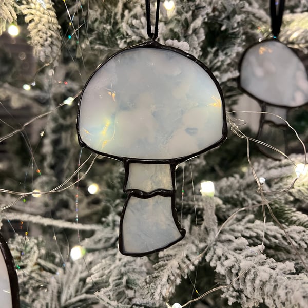 White and clear mottled stained glass mushroom toadstool small suncatcher 